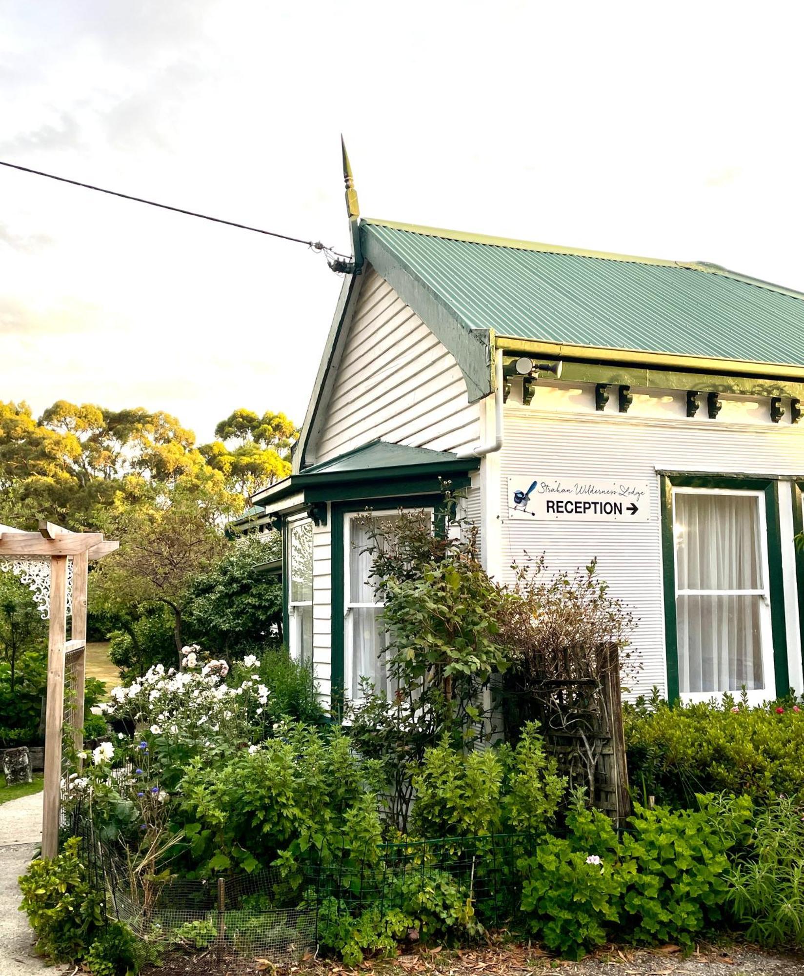 Strahan Wilderness Lodge Bagian luar foto